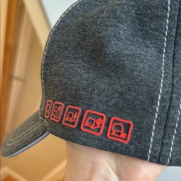 Like New - Land Rover Hat - Picture 8 of 9